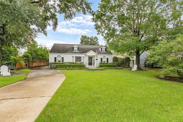 834 Lamonte Ln, Houston, TX 77018 - cape cod house with a front lawn, fence, and concrete driveway