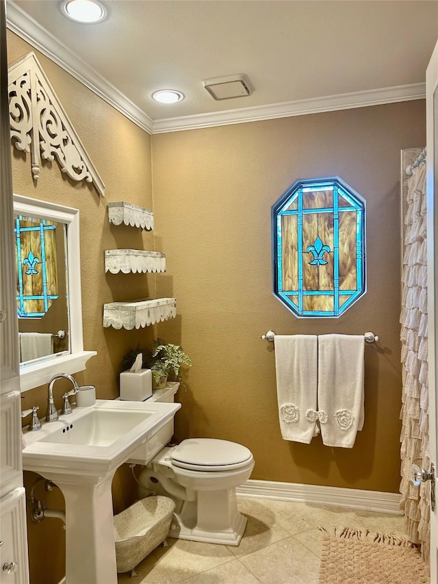 834 Lamonte Ln, Houston, TX 77018 - full bath with ornamental molding, tile patterned flooring, toilet, a sink, and baseboards