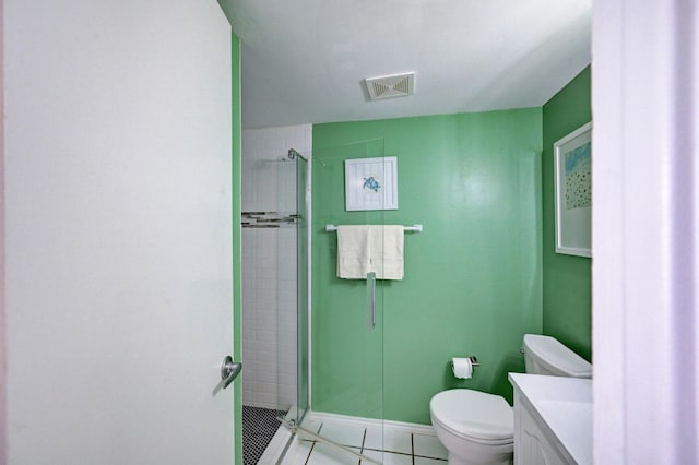 full bathroom featuring visible vents, toilet, a stall shower, and vanity