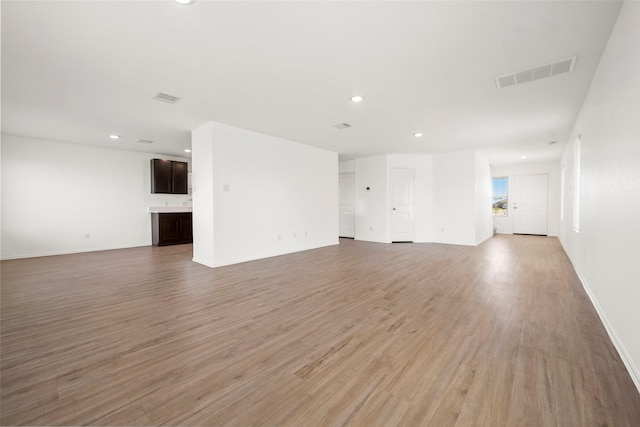 14407 Woodcott Warren Way, Rosharon, TX 77583 - unfurnished living room featuring recessed lighting, light wood-style floors, and baseboards