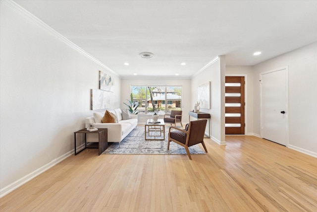 3427 Linkwood Dr, Houston, TX 77025 - living area featuring light wood finished floors, baseboards, crown molding, and recessed lighting