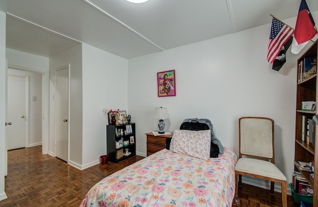 8503 Mcavoy Dr, Houston, TX 77074 - bedroom featuring baseboards