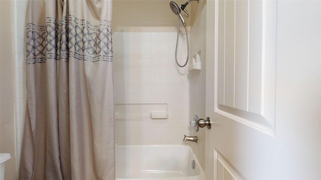 2202 Tandy Park Way, Houston, TX 77047 - full bath featuring shower / bath combo with shower curtain