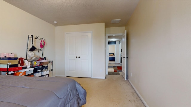 2202 Tandy Park Way, Houston, TX 77047 - bedroom featuring visible vents, light colored carpet, a textured ceiling, and baseboards
