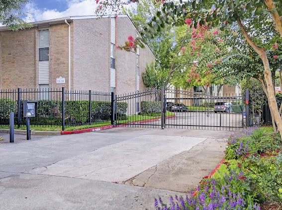 2425 Augusta Dr Unit 60, Houston, TX 77057 - gate with fence