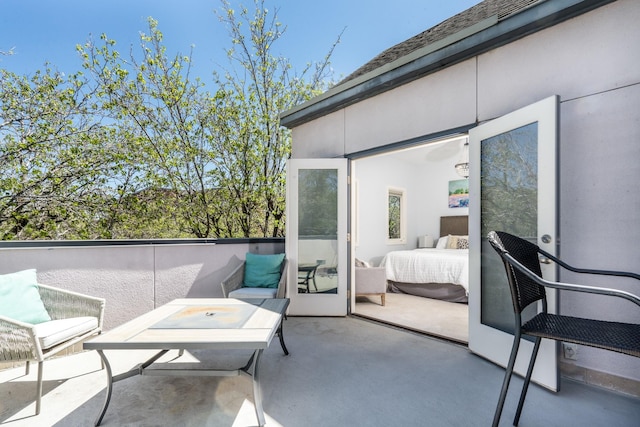 1395 Arlington St Unit 1395, Houston, TX 77008 - balcony with a patio and an outdoor hangout area