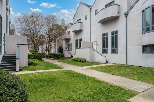 1395 Arlington St Unit 1395, Houston, TX 77008 - surrounding community featuring a lawn