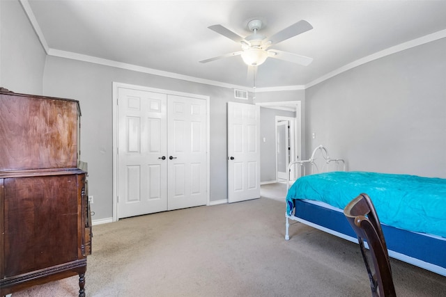 15407 Oaklawn Park Dr, Houston, TX 77069 - carpeted bedroom with a ceiling fan, ornamental molding, and a closet
