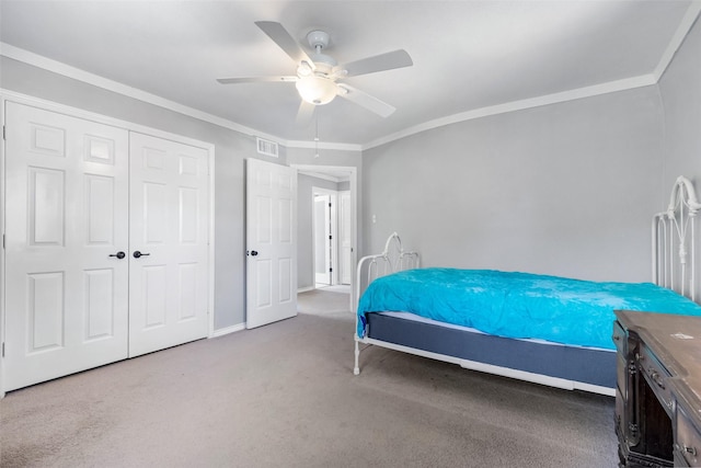 15407 Oaklawn Park Dr, Houston, TX 77069 - carpeted bedroom featuring a ceiling fan, crown molding, and a closet