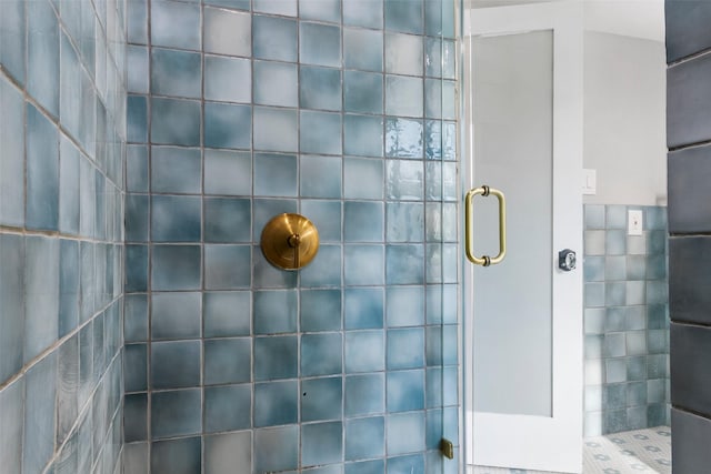 15407 Oaklawn Park Dr, Houston, TX 77069 - bathroom featuring a shower stall