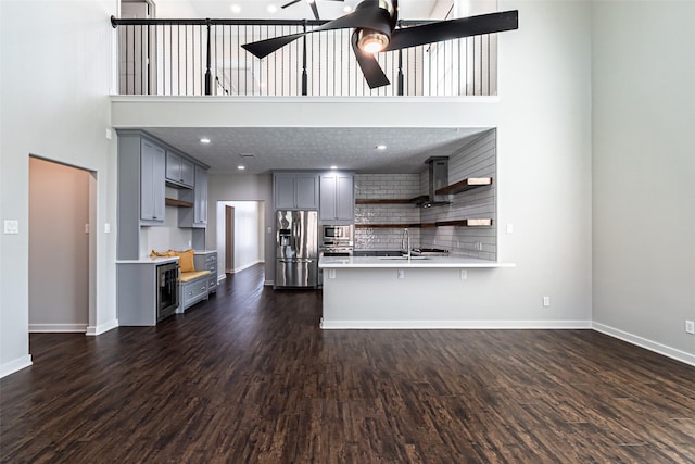 kitchen featuring gray cabinets, a peninsula, stainless steel appliances, and ceiling fan