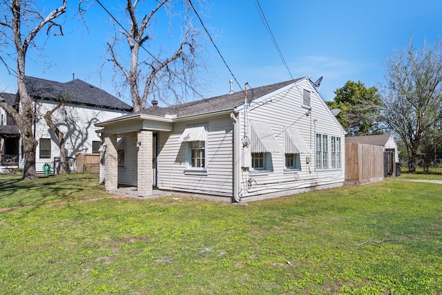 1017 Canadian St, Houston, TX 77009 - rear view of property with a lawn and fence