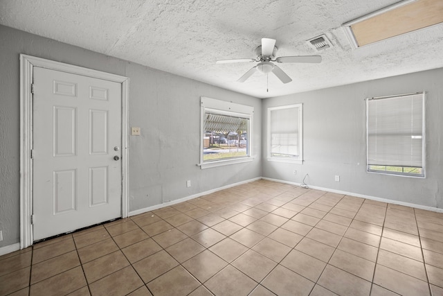 1017 Canadian St, Houston, TX 77009 - empty room featuring visible vents, baseboards, a textured ceiling, and ceiling fan