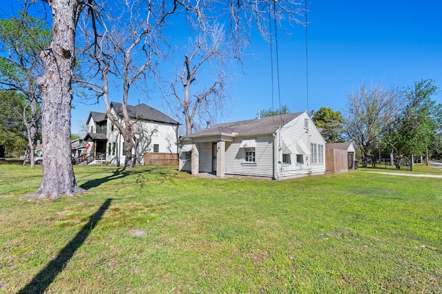 1017 Canadian St, Houston, TX 77009 - rear view of house featuring a lawn and fence