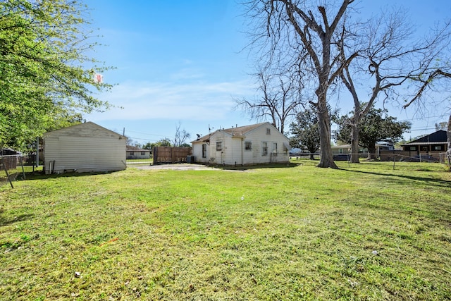 1017 Canadian St, Houston, TX 77009 - view of yard featuring fence
