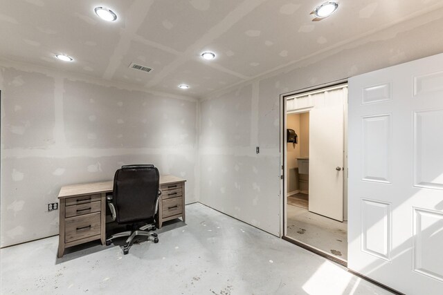 407 S Home St, Corrigan, TX 75939 - office area with visible vents and concrete flooring