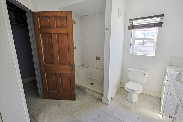 2025 Avenue N 1/2 Ave N 1/2, Galveston, TX 77550 - bathroom with tiled shower, baseboards, vanity, toilet, and tile patterned flooring