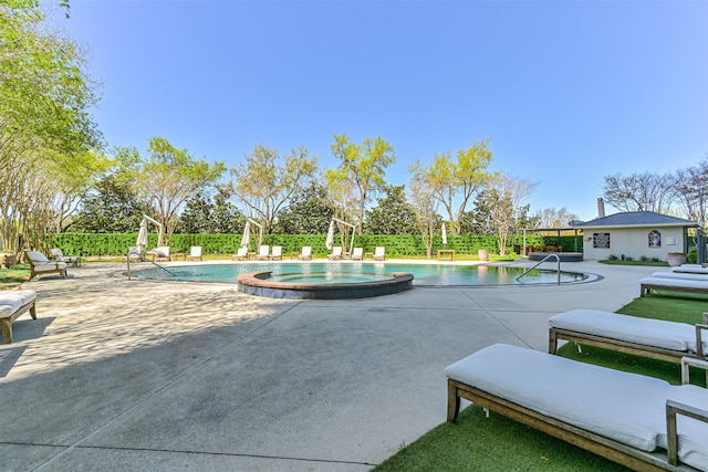 3333 Allen Pkwy Unit 1804, Houston, TX 77019 - view of swimming pool with a patio and a pool with connected hot tub