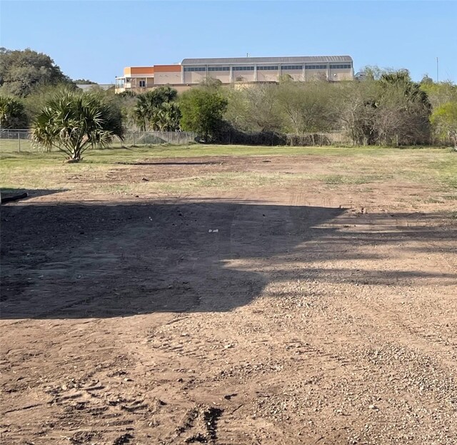134 E N St, Goliad, TX 77963 - view of yard