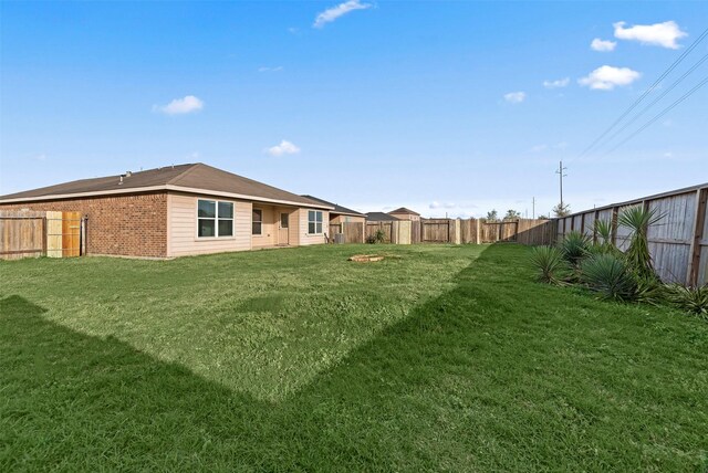 6906 Chessgate Falls Ln, Rosenberg, TX 77469 - view of yard featuring a fenced backyard