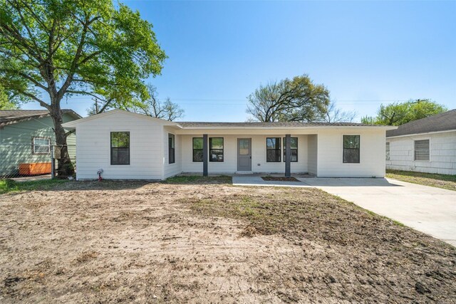 5610 Belarbor St, Houston, TX 77033 - view of ranch-style home