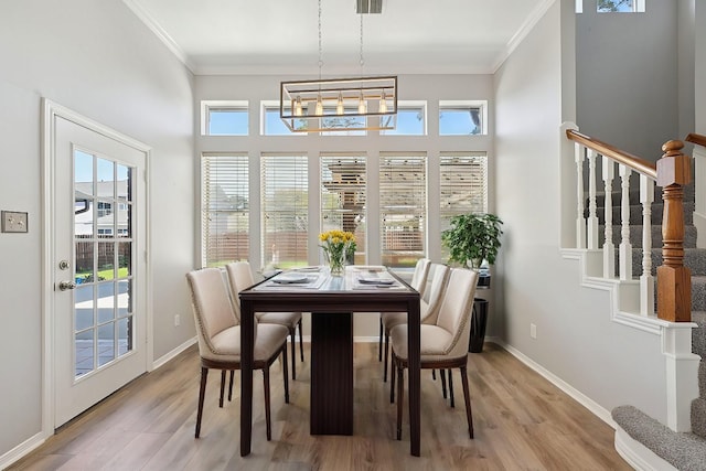 sunroom / solarium featuring a notable chandelier