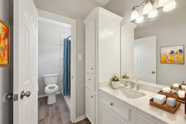 full bathroom with wood finished floors, toilet, vanity, baseboards, and curtained shower