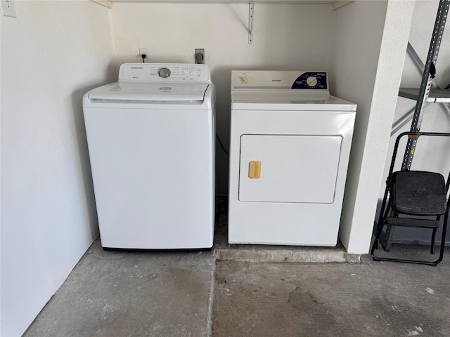 9850 Pagewood Ln Unit 1001, Houston, TX 77042 - clothes washing area featuring washing machine and clothes dryer
