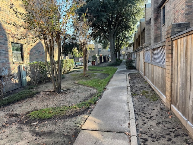 9850 Pagewood Ln Unit 1001, Houston, TX 77042 - view of yard with fence