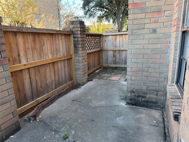 9850 Pagewood Ln Unit 1001, Houston, TX 77042 - gate featuring fence