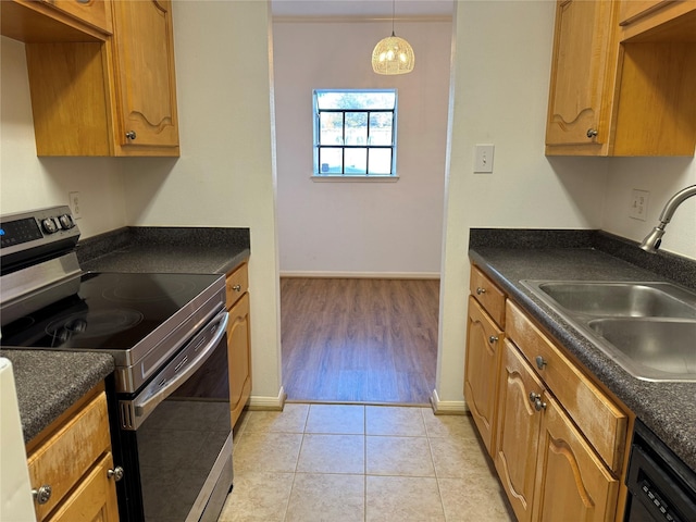 9850 Pagewood Ln Unit 1001, Houston, TX 77042 - kitchen featuring electric range, a sink, dark countertops, baseboards, and dishwasher