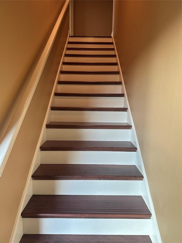 205 Rue Orleans St, Baytown, TX 77520 - view of stairs