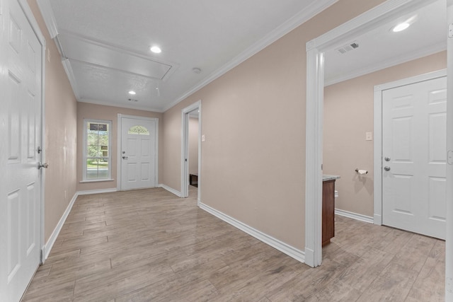 entrance foyer with light wood-style flooring, baseboards, visible vents, ornamental molding, and recessed lighting