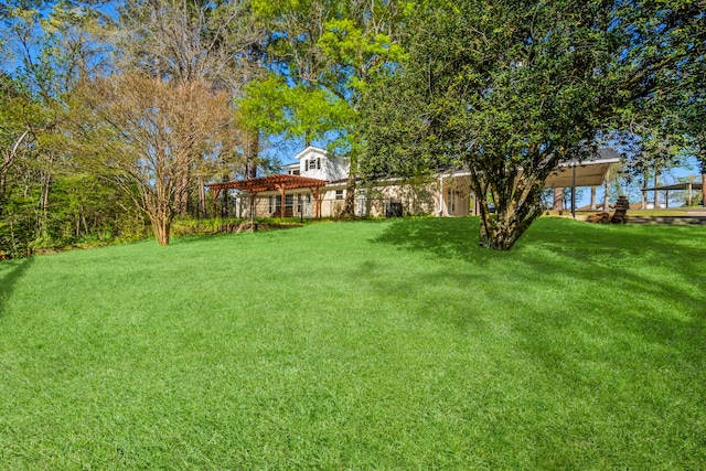 view of yard with a pergola