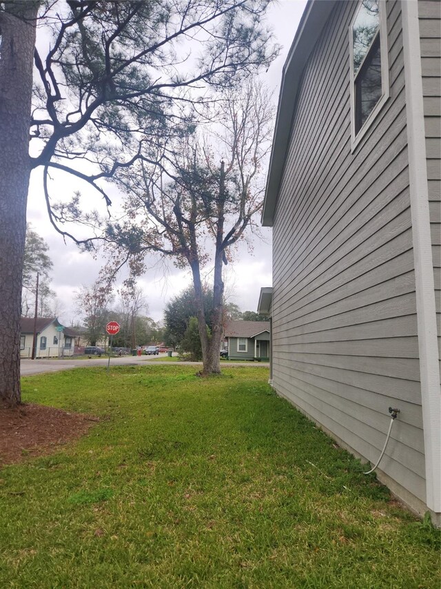 2395 Monroe St, Beaumont, TX 77703 - view of yard