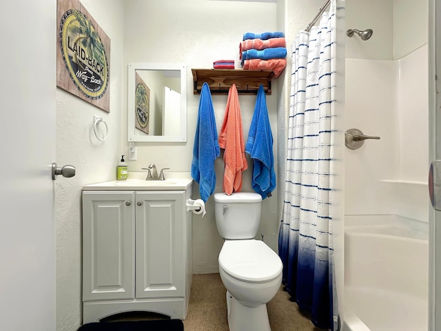 full bath with a shower with curtain, a textured wall, toilet, and vanity