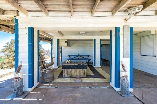 property entrance featuring a porch
