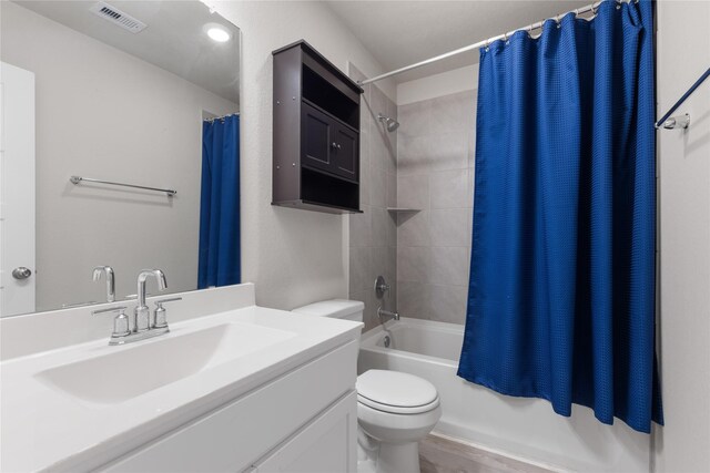 119 Comber Rd, Magnolia, TX 77354 - bathroom with visible vents, toilet, wood finished floors, vanity, and shower / tub combo