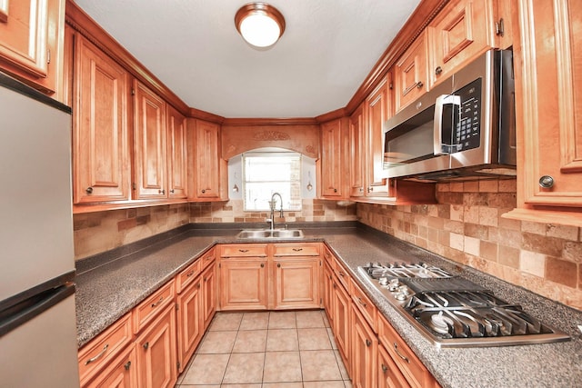 9926 Caffrey St, Houston, TX 77075 - kitchen featuring stainless steel appliances, a sink, tasteful backsplash, and dark countertops