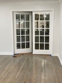 5535 Spellman Rd, Houston, TX 77096 - entryway featuring wood finished floors, crown molding, and baseboards