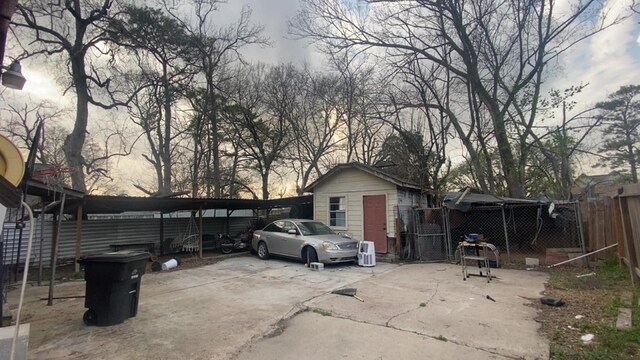 8145 Homewood Ln, Houston, TX 77028 - view of patio / terrace