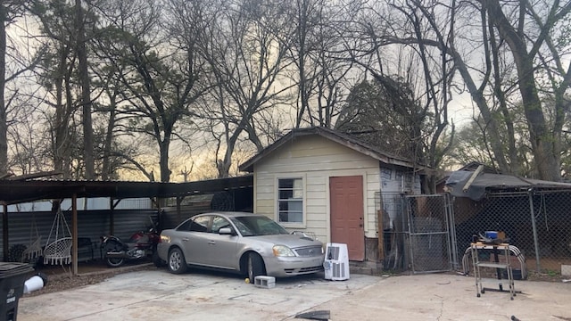 8145 Homewood Ln, Houston, TX 77028 - exterior space with a gate