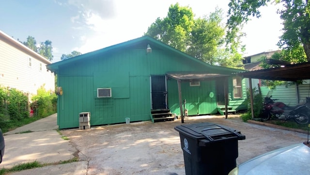8145 Homewood Ln, Houston, TX 77028 - back of property with entry steps