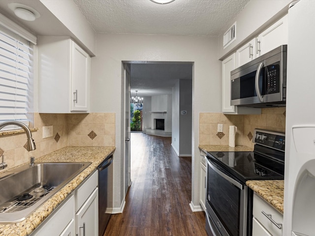 2800 Jeanetta St Unit 2803, Houston, TX 77063 - kitchen featuring dark wood-style flooring, a textured ceiling, visible vents, appliances with stainless steel finishes, and a sink