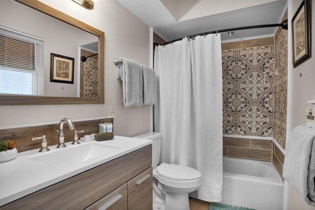 4006 Blalock Rd, Houston, TX 77080 - full bathroom featuring shower / tub combo with curtain, vanity, and toilet
