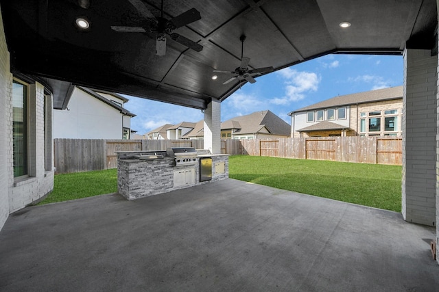 10015 Crescent Wood Dr, Missouri City, TX 77459 - view of patio / terrace with a fenced backyard, area for grilling, and a ceiling fan