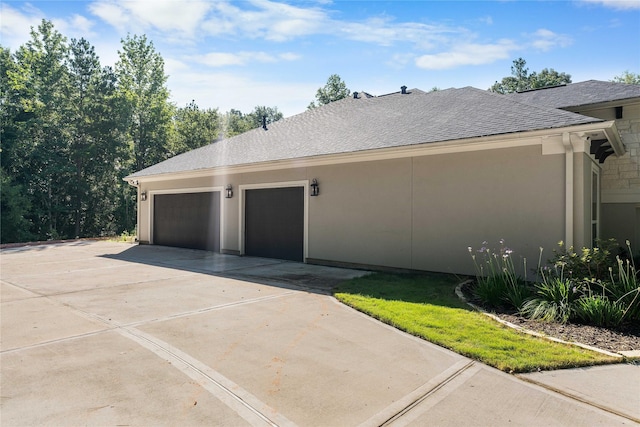 195 Bighorn Rd, Huntsville, TX 77340 - garage with concrete driveway