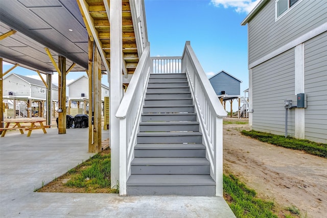1079 Johnson Rd, Gilchrist, TX 77617 - view of stairway