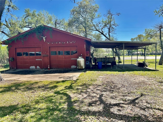325 Hargett St, Clute, TX 77531 - garage featuring a detached garage