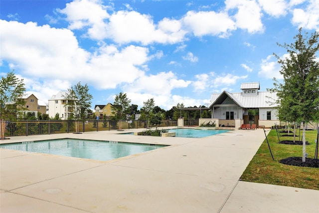 8754 Park Kolbe Ln, Houston, TX 77080 - community pool featuring a patio and fence